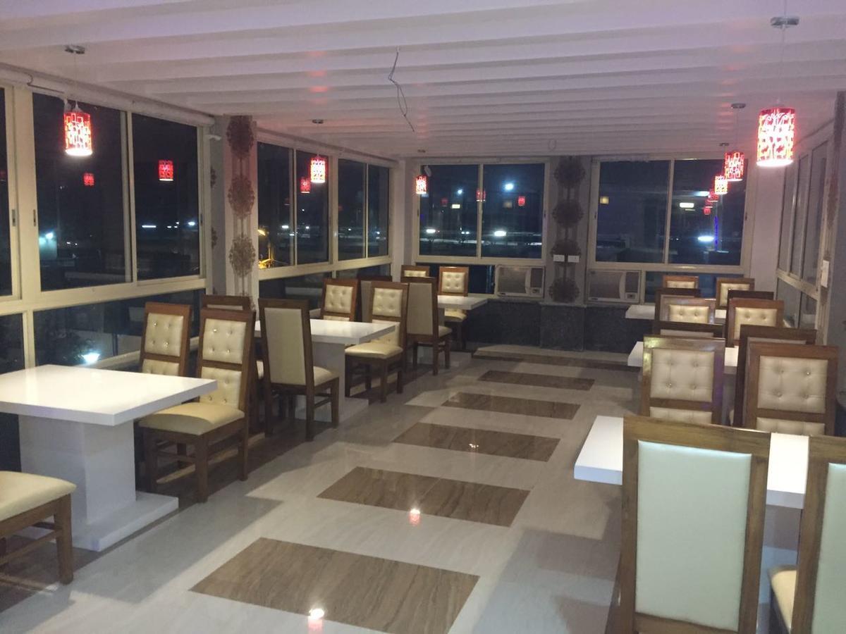 Syona Residency Hotel Lakhnau Kültér fotó