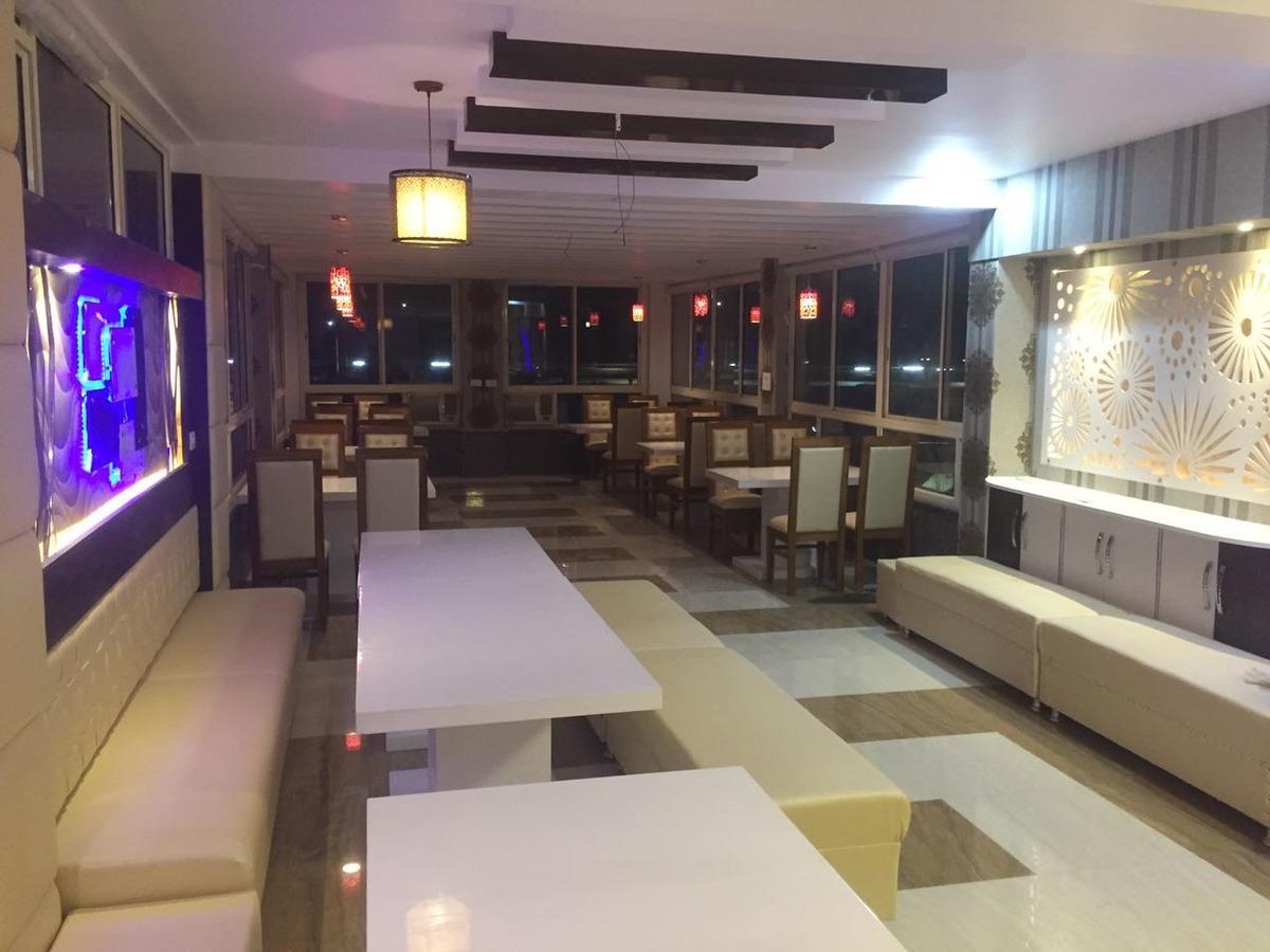 Syona Residency Hotel Lakhnau Kültér fotó