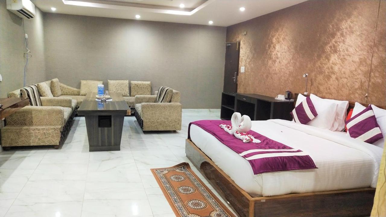 Syona Residency Hotel Lakhnau Kültér fotó