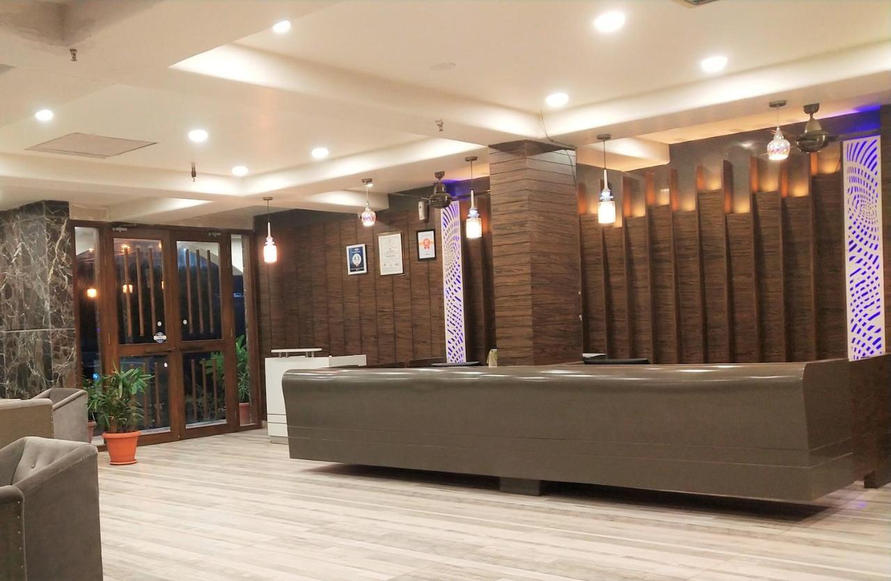Syona Residency Hotel Lakhnau Kültér fotó