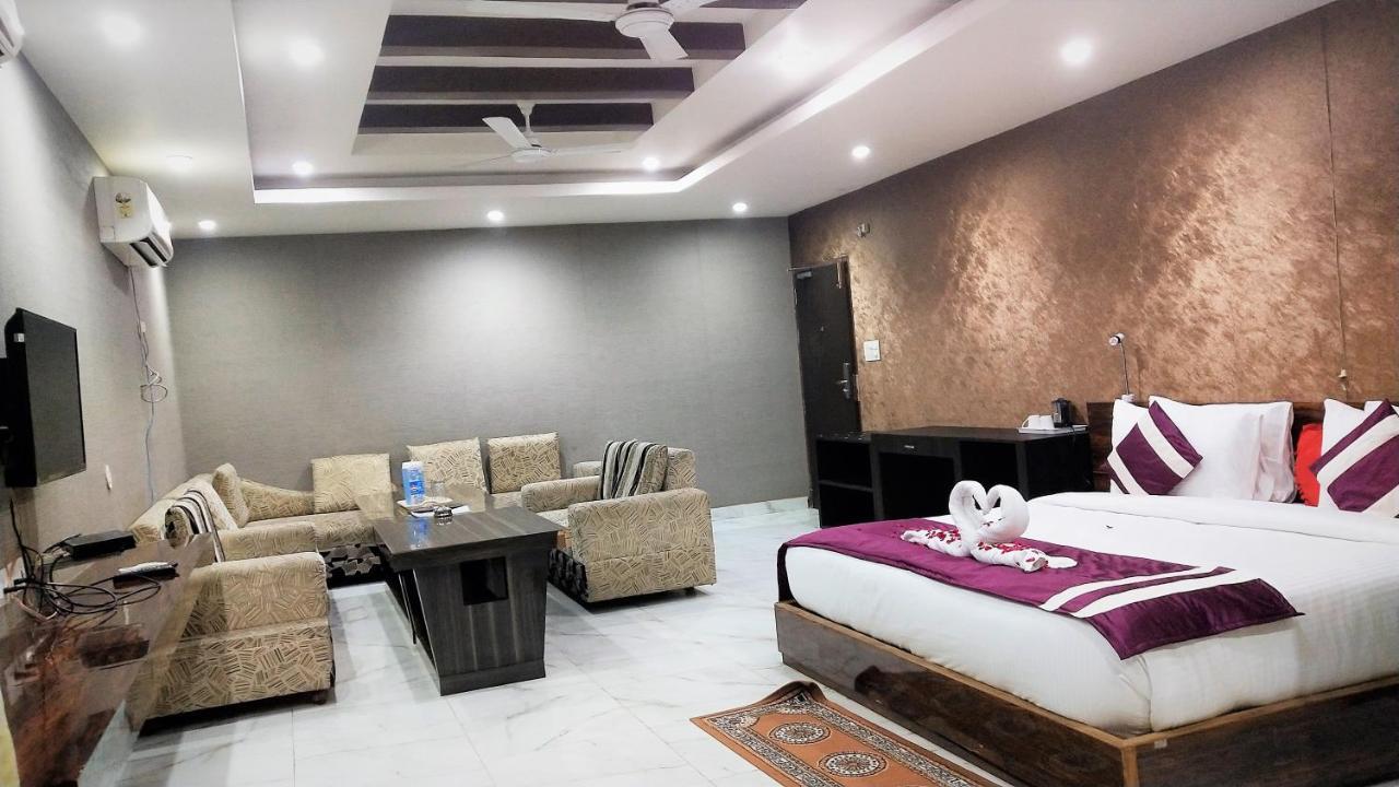 Syona Residency Hotel Lakhnau Kültér fotó