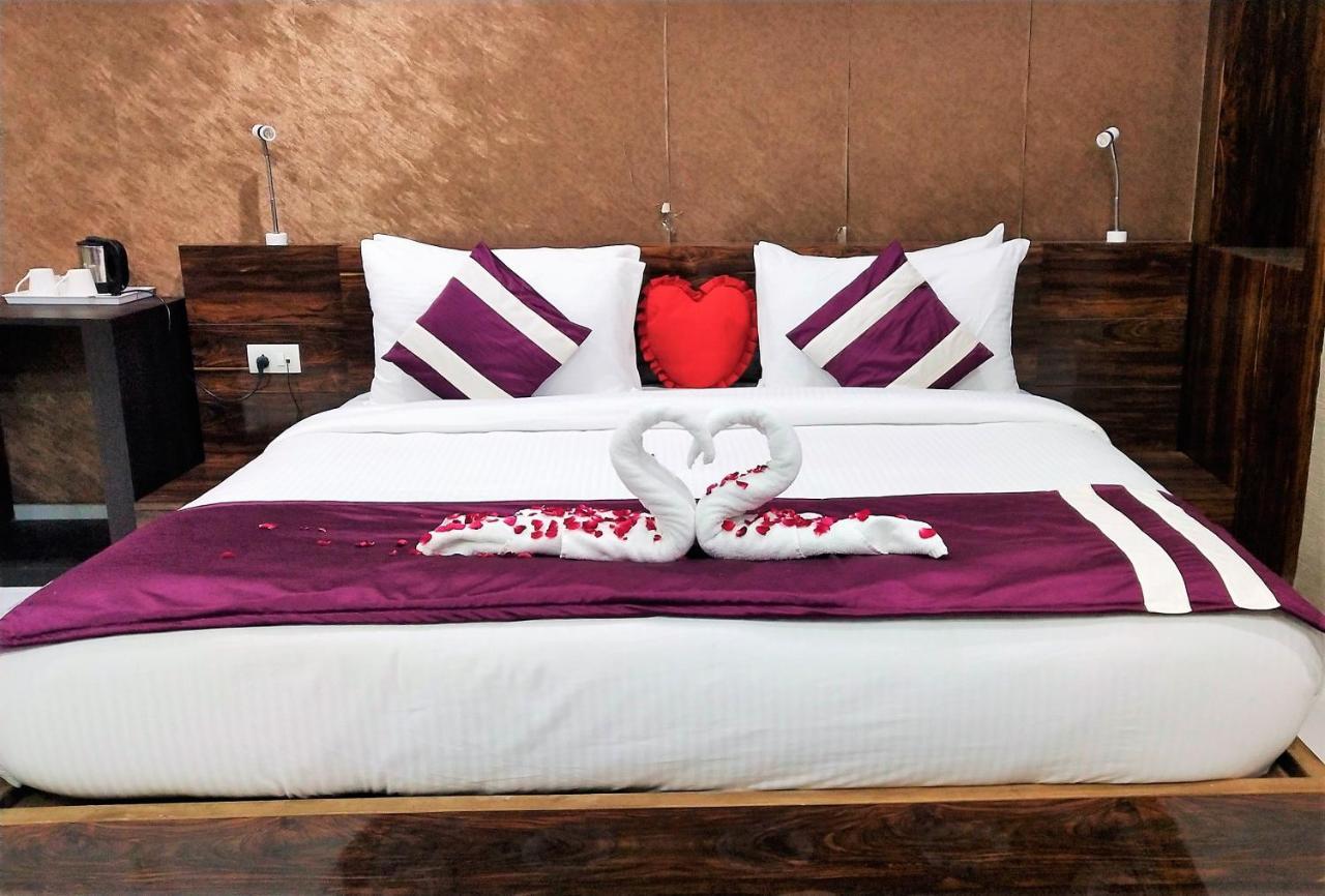 Syona Residency Hotel Lakhnau Kültér fotó