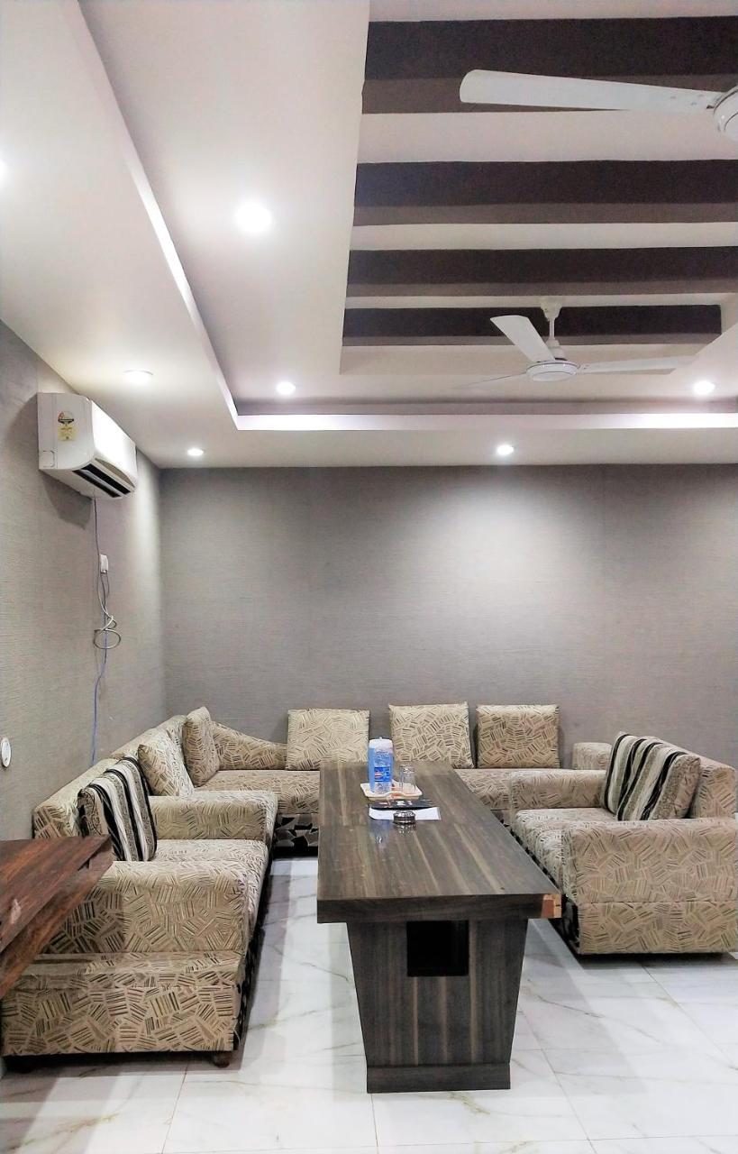 Syona Residency Hotel Lakhnau Kültér fotó