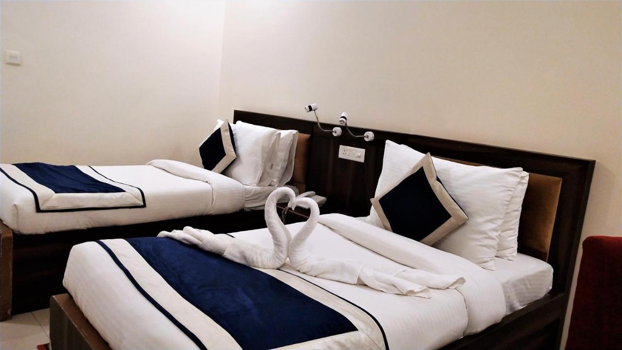 Syona Residency Hotel Lakhnau Kültér fotó